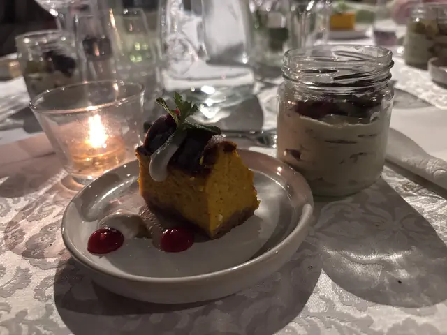 Zum Dessert reichte man Cheesecake vom Roten Zentnerkürbis und Kürbistiramisu. | Foto: Elisabeth Korbe