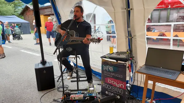 Musiker Stevy brachte Stimmung unter die Leute.