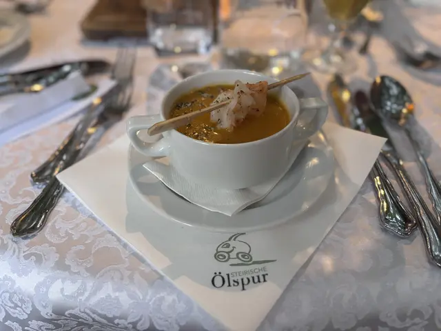 Herzhafte Kürbiscremesuppe mit gebratener Garnele | Foto: Elisabeth Korbe