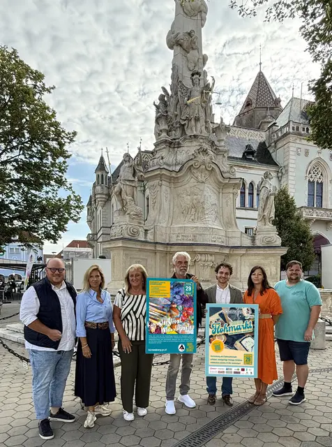 Der Stadtmarketing-Vorstand mit Stadtrat Bernd Herzog (ÖVP), Stadtrat Elke Paul (ÖVP), Gemeinderätin Adelheid Muhm, Wolfgang Peterl (Verein MenschenArt), Michael Weingartshofer (Blumen Weingartshofer), Katrin Moder (KorneuBuch) und Gemeinderat Bernhard Jelinek (v.l.). | Foto: Stadtgemeinde Korneuburg