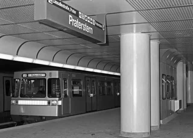 Ein Zug der U1 in der Station Praterstern vor Eröffnung 1981. | Foto: Wiener Linien