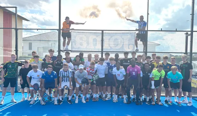 Die Bundesliga-Mannschaft des SK Sturm II traf sich bei Kimasol Padel zum Teambuilding. Die Kicker hatten sichtlich Spaß „beim Kampusch“. | Foto: Kimasol