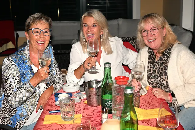 Die Gäste unterhielten sich köstlich | Foto: Josef Bodner