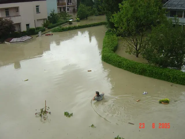 2005 stand den Wörglern das Wasser bis zum Hals – wortwörtlich. | Foto: Gerhard Unterberger