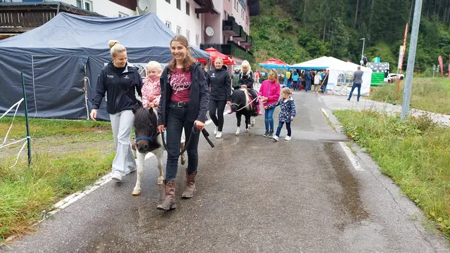 Ponyreiten begeistere vor allem die kleinen Besucher.