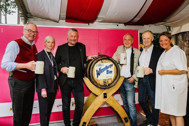 Der Bieranstich ist gelungen | Foto: LWmedia, Leonardo Ramirez