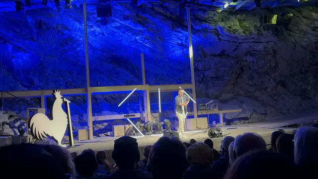 Fast drei Stunden lang unterhielt der Kabarettist sein Publikum in Elbigenalp.