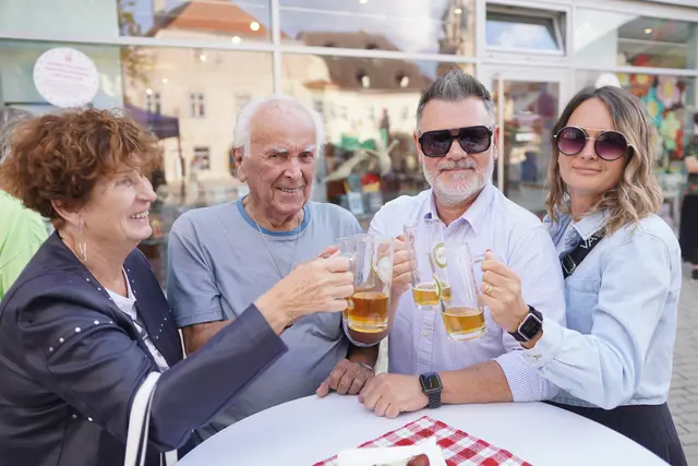 Christine und Norbert Winterer mit Mario Skomar und Tina Holzer.