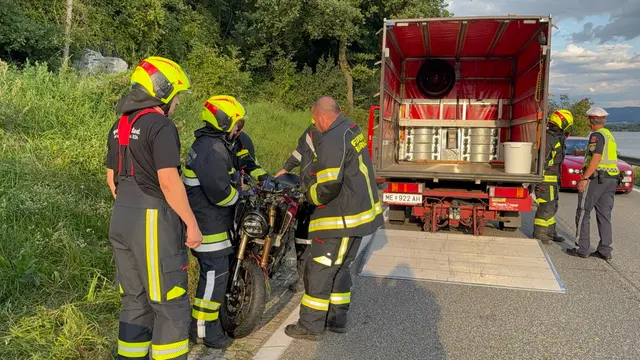 Zur Bergung des Motorrads sowie zur Reinigung der Unfallstelle wurde die Freiwillige Feuerwehr Marbach/Donau alarmiert.  | Foto: DOKU-NÖ