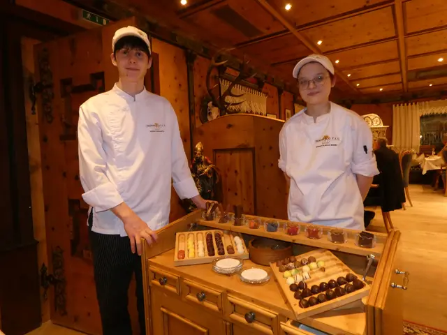 Jonas aus Landeck und Tia aus Obsteig sorgten mit dem Pralinenwagen für den süßen Abschluss. 