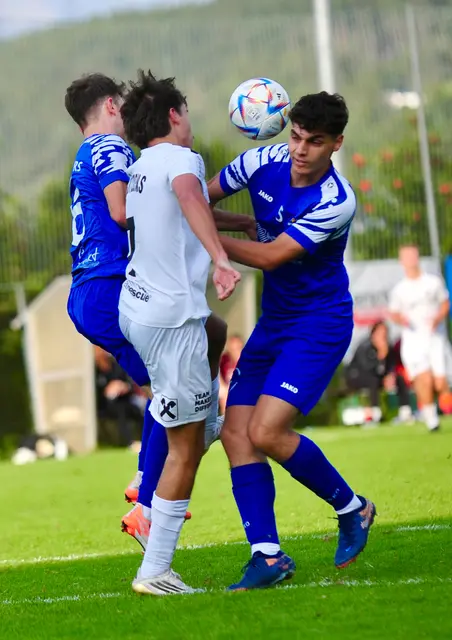Im neuen Tiroler Liga Derby zwischen dem FC Koch Türen Natters und dem SV Raiba Götzens ging es rasant zur Sache. | Foto: Hassl