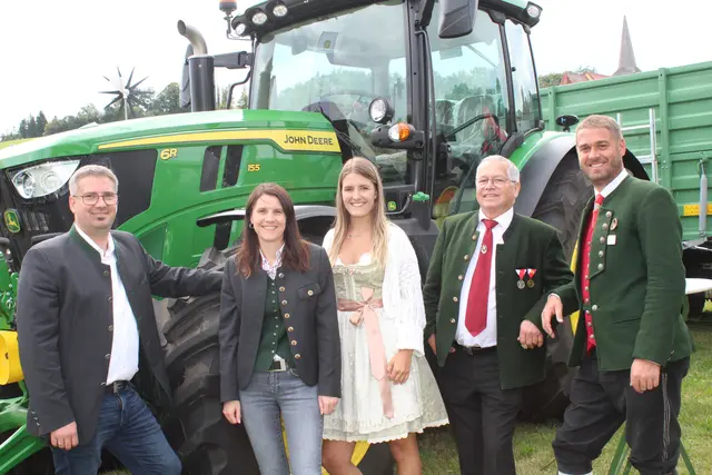Das Lagerhaus ist Stammgast bei der Gewerbeschau: Manuel Schachinger mit Sonja Eder, Viktoria Klammer, Josef Buchinger und Stefan Aigner vom Organisationsteam. | Foto: MeinBezirk Perg/Köck