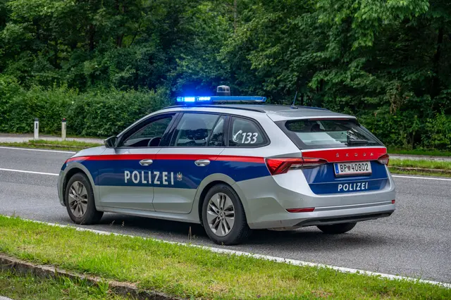 Als Motiv für die Flucht gab der 17-Jährige laut Polizei an, gerade den Führerschein zu machen und Angst zu haben, diesen nun wieder verlieren zu können.  | Foto: Team fotokerschi (Symbolfoto)
