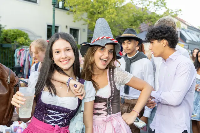 Beim Traditionsevent Neustifter Kirtag wird auch 2025 wieder ordentlich in Tracht und mit Spritzer, Wein und Bier gefeiert. | Foto: René Brunhölzl/MeinBezirk