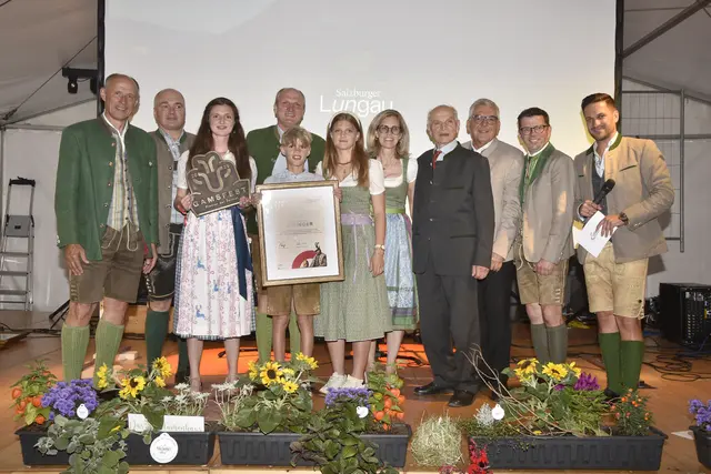 Ehrung für Familie Gruber vulgo Ottinger, Tamsweg. | Foto: Land Salzburg/Franz Neumayr