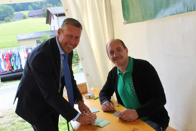 Losverkauf für das große Gewinnspiel | Foto: MeinBezirk Perg/Köck