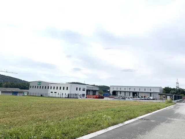 Das Unternehmen HEAT, ein Schwesterunternehmen der Firma R+I, siedelt sich neu im Gewerbegebiet Kemeten an.  | Foto: Elisabeth Kloiber