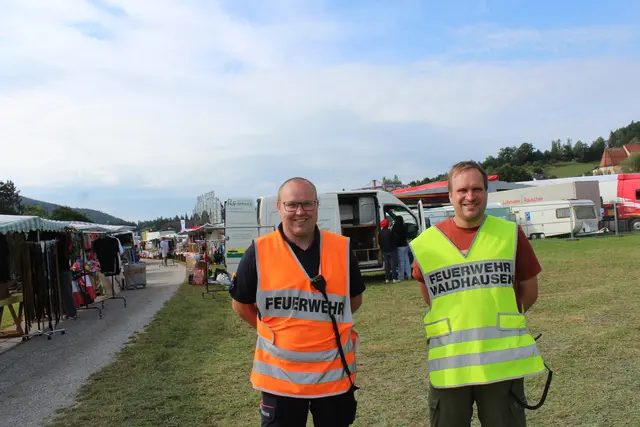 Die Feuerwehr übernahm den Lotsendienst beim Parkplatz. | Foto: MeinBezirk Perg/Köck