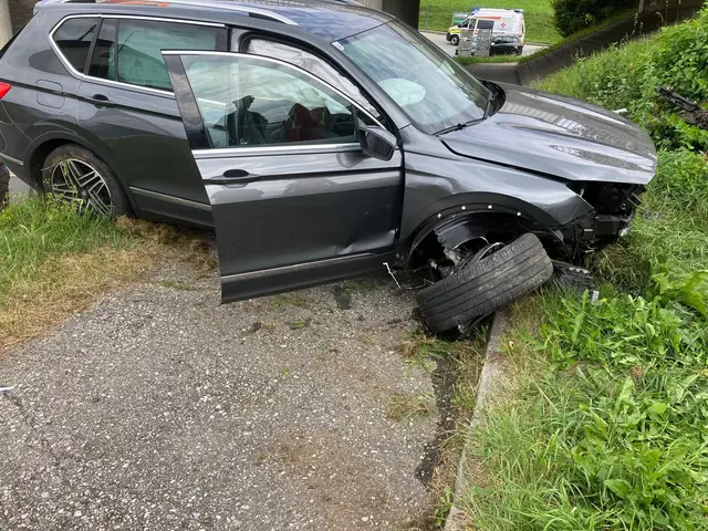 24-Jähriger kommt aufgrund eines medizinischen Notfalls von der Fahrbahn ab.  | Foto: Feuerwehr St.Stefan/Gail