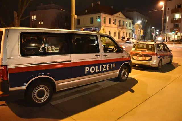 Nächtlicher Polizeieinsatz am Samstag. | Foto: Zezula, Symbolbild