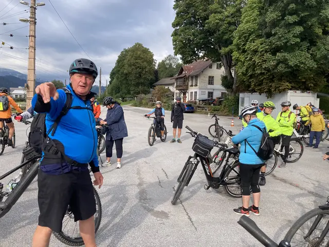 Unter der kompetenten und herzlichen Leitung von Chef Rolf Zwittnig li. im Bild, führte die Genussradtour dieses Mal durchs Ennstal von Radstadt bis nach Liezen.