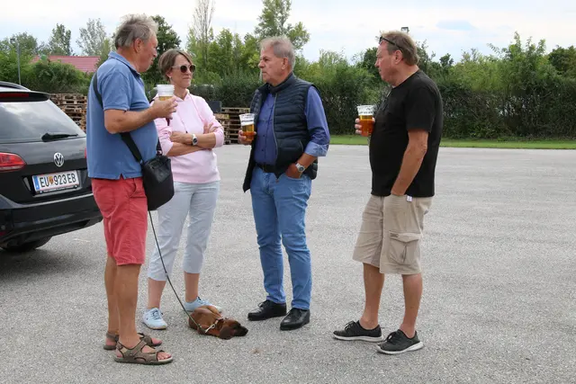 auch Bgm. Harald Neumayer statte ein Besuch ab, (2. v. r.)