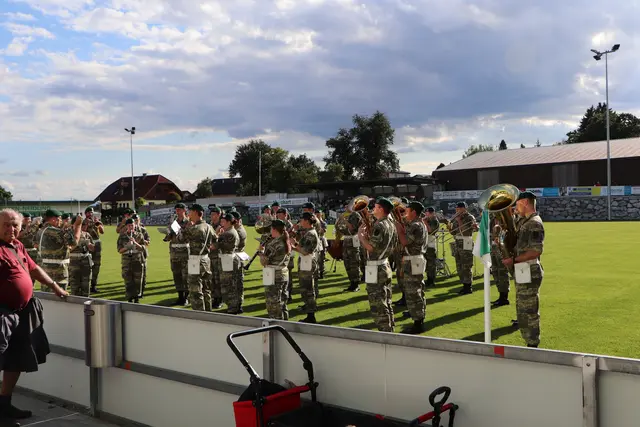 Vor der Angelobung gab es ein kurzes Platzkonzert. | Foto: Tanja Handlfinger