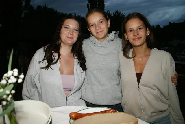 Die Empfangsdamen: Lea, Olivia und Valentina. | Foto: Anna Maria Kaufmann
