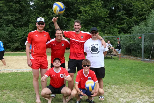 v. l. Dominik, Marco, Christoph, Hannes, Lukas und Florian, waren noch zuversichtlich auf den Sieg.