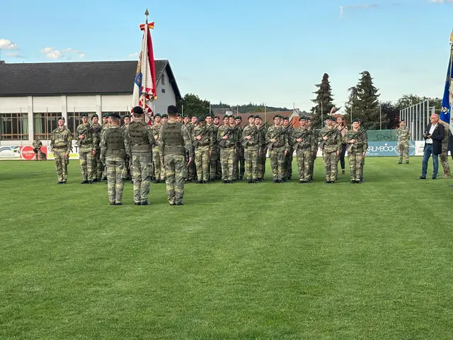 Die neuen Rekrutinnen und Rekruten.