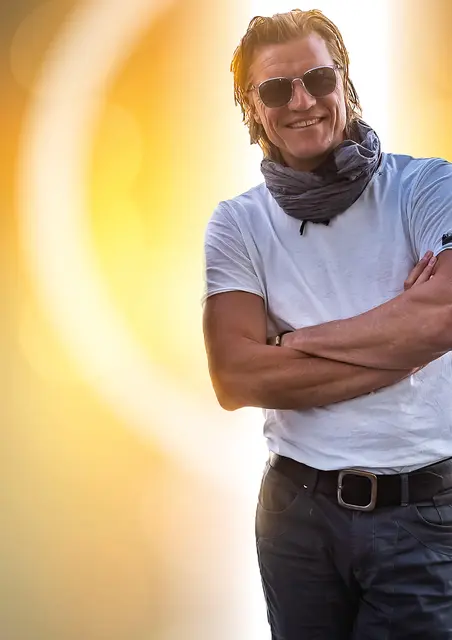 Die historische Burg Gars wird am 6. September erneut zur Bühne für ein unvergessliches Open-Air-Erlebnis: Kabarettist Gery Seidl lädt um 19.30 Uhr zu seinem Erfolgsprogramm „Eine Runde Seidl“ ein. | Foto: Privat