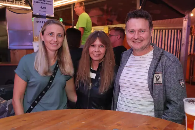 Melanie, Sandra und ihr Gatte Benjamin.  | Foto: Markus Bäumler/zema-medien.de
