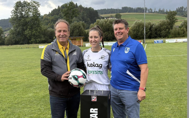 Frauensteins Bürgermeister Harald Jannach und Guttarings Bürgermeister Günter Kernle gratulieren herzlich zu dem grandiosen Sieg. | Foto: Privat