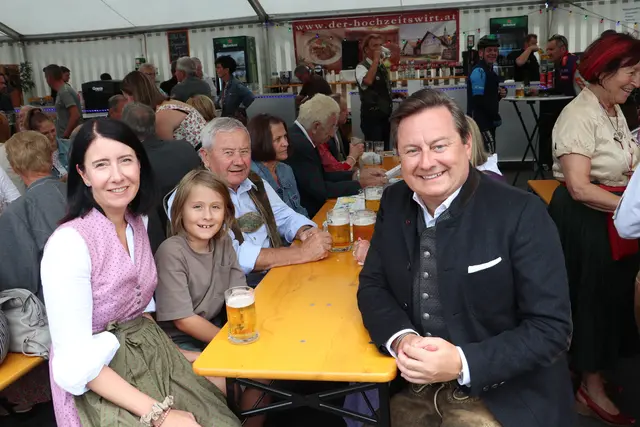 NAbg. Kurt Egger genoss mit Familie das Bartholomä-Sonntag.  | Foto: Edith Ertl