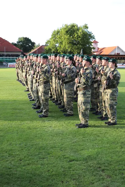 Die neuen Rekrutinnen und Rekruten | Foto: Tanja Handlfinger