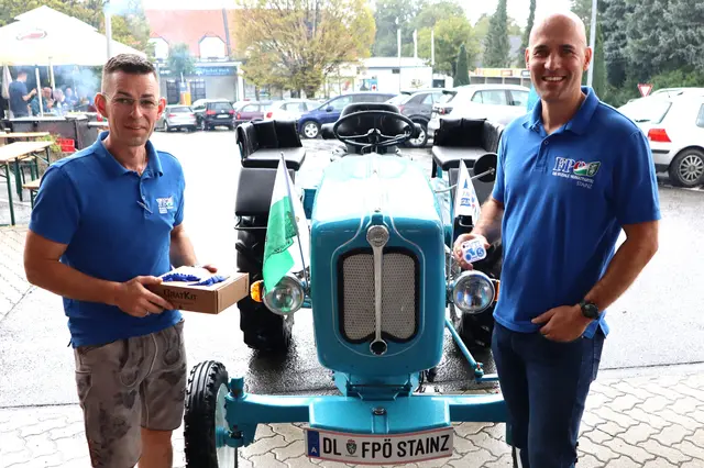 Der Bolide trägt das Kennzeichen FPÖ Stainz | Foto: Gerhard Langmann