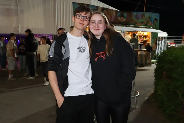 Justin und seine Freundin Julia geniessen den gemeinsamen Abend. | Foto: Markus Bäumler/zema-medien.de