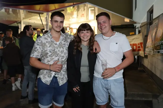 Alexander, Hanna und Daniel taugts voll auf dem Schulleredter Wiesenfest. | Foto: Markus Bäumler/zema-medien.de
