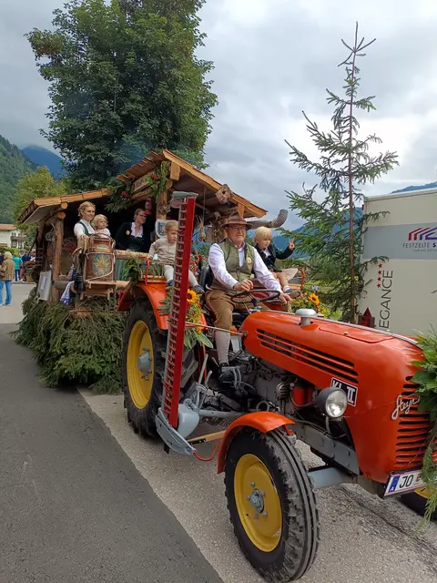 In Dorfgastein fand die Eröffnung des Salzburger Bauernherbstes statt. Viele Vereine rückten zu den Feierlichkeiten aus. | Foto: Brigitte Krämer
