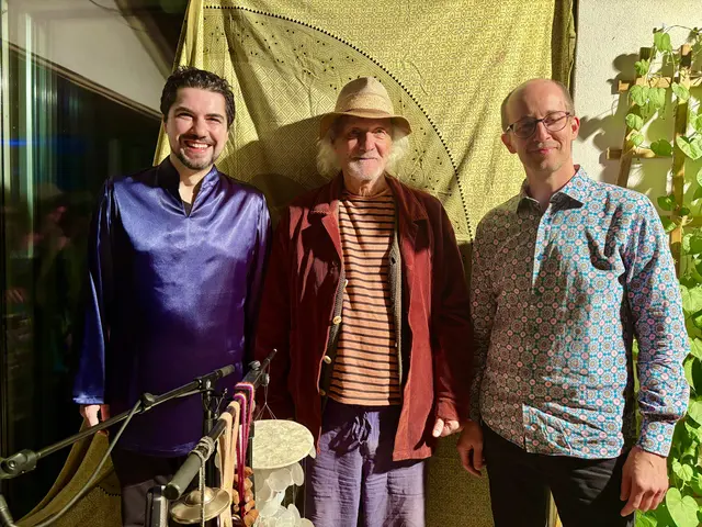 Luden zum Hauskonzert in Deutsch Minihof ein: Sina Shaari, Udo Preis und Claudio Spieler (v.l.). | Foto: Elisabeth Kloiber