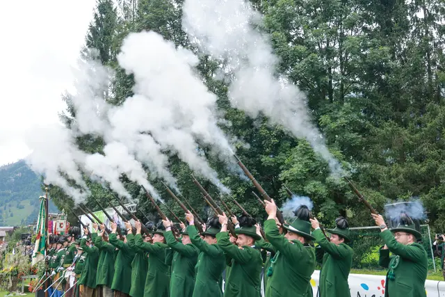 Ehrensalve der Gasteiner Schützenkompanie | Foto: Franz Neumayr