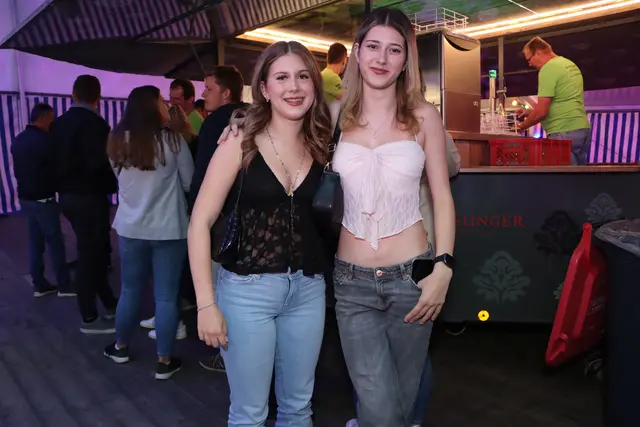 Stefanie und Melisa taugts auf dem Wiesenfest in Schulleredt. | Foto: Markus Bäumler/zema-medien.de