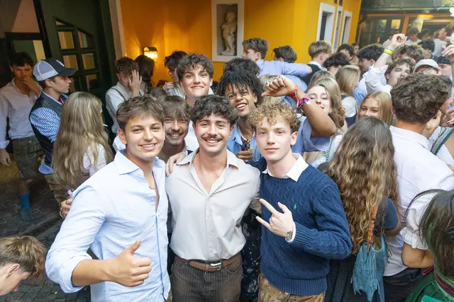 Beim Neustifter Kirtag wird über Generationen hinweg gefeiert - nur wie, da gibt es Unterschiede beim bevorzugten Getränk. | Foto: René Brunhölzl/MeinBezirk