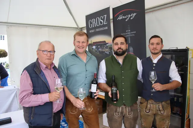 Die Gaaser Weinbaubetriebe Grosz und Herczeg schenkten aus. | Foto: Martin Wurglits