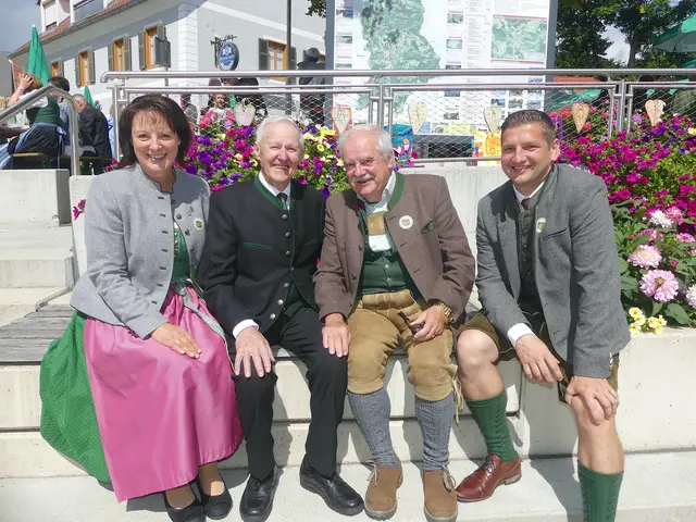 Bürgermeisterin Anita Feiner, die beiden Altbürgermeister und Gründer der KSD-Joglland Karl Feiner und Anton Doppler, Bürgermeister und Obmann Stefan Hold (v. l.)