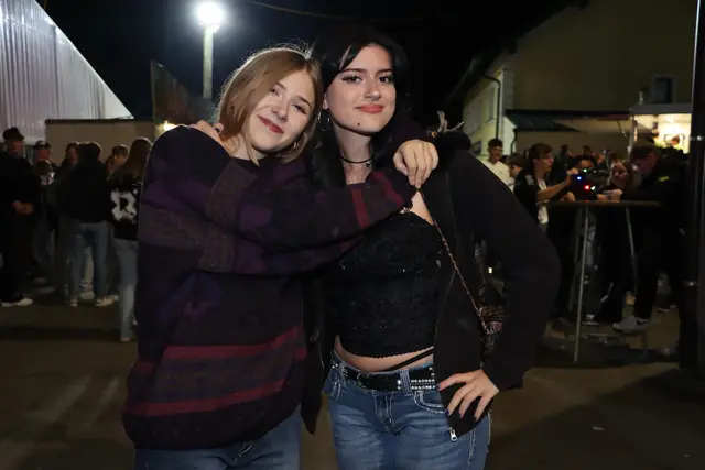 Leonie und Sarah gehen gerne miteinander weg. | Foto: Markus Bäumler/zema-medien.de