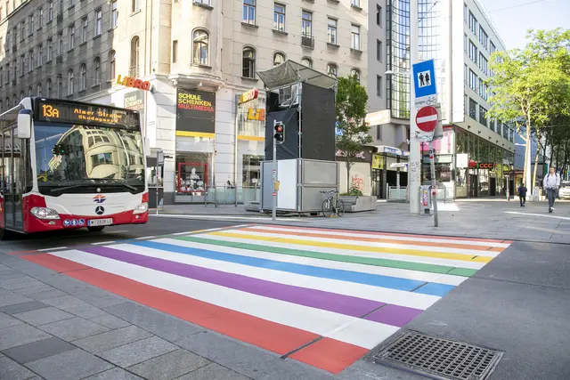 Ein Mann schlug mit einer Eisenstange um sich und verletzte einen Polizisten auf der Mariahilfer Straße. (Archiv). | Foto: BV6