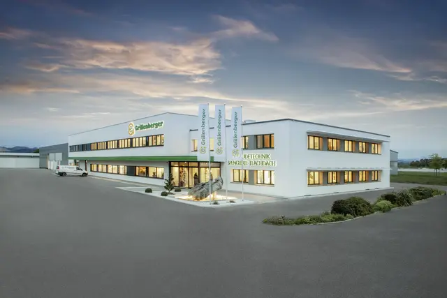 Vom Ein-Mann-Betrieb zum modernen Standort: Grillenberger entwickelte sich zum Spezialisten für Gebäude- und Dachtechnik. | Foto: Grillenberger