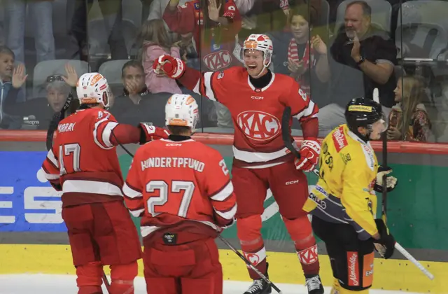 Die Rotjacken gewannen das Spiel gegen die Starbulls Rosenheim mit einem klaren 3:0. | Foto: MeinBezirk.at