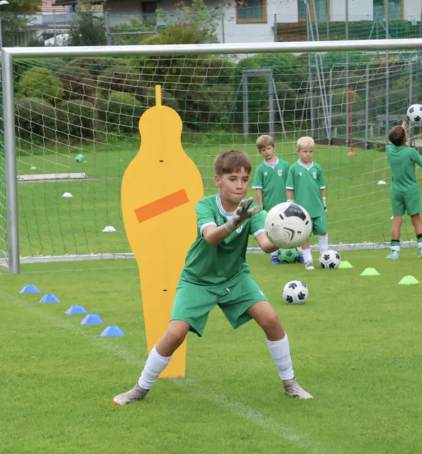 Neben kleineren Turnieren standen Technikübungen an der Tagesordnung.  | Foto: Völser SV